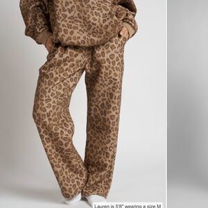 Women's Unisex Comfrt Minimalist Straight Leg Sweats NWT